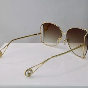 GUCCI Elegant Gold Sunglasses